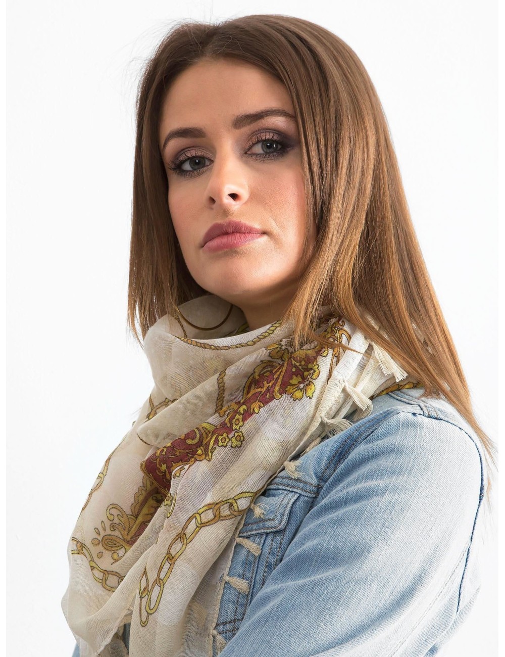 Wzorzysta czerwona chusta