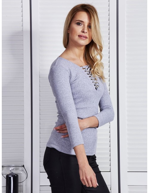 Bluzka damska jasnoszara z dekoltem lace up