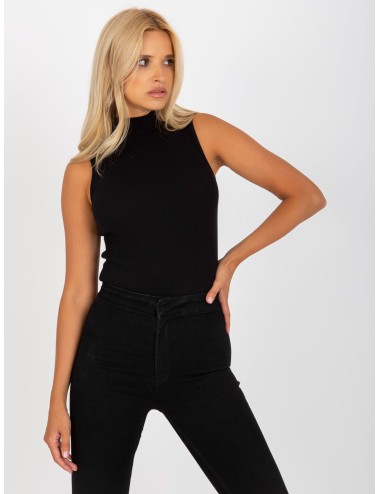 Różowy prążkowany top basic z półgolfem RUE PARIS