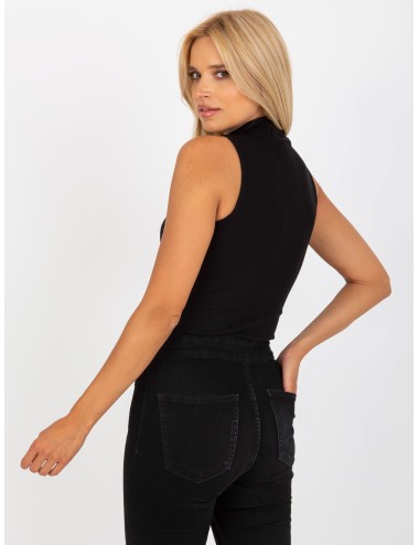 Różowy prążkowany top basic z półgolfem RUE PARIS