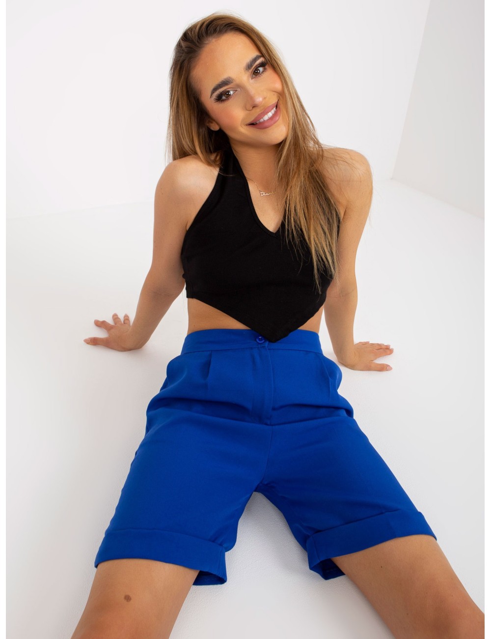 Prążkowany crop top basic na szyję RUE PARIS