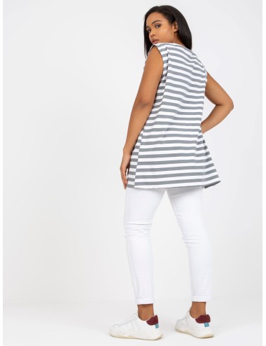 Top plus size z okrągłym dekoltem