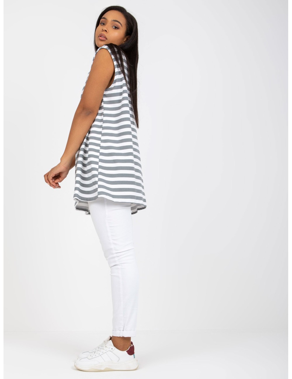 Top plus size z okrągłym dekoltem