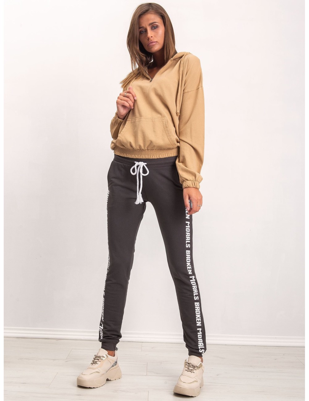 Khaki spodnie dresowe z napisami