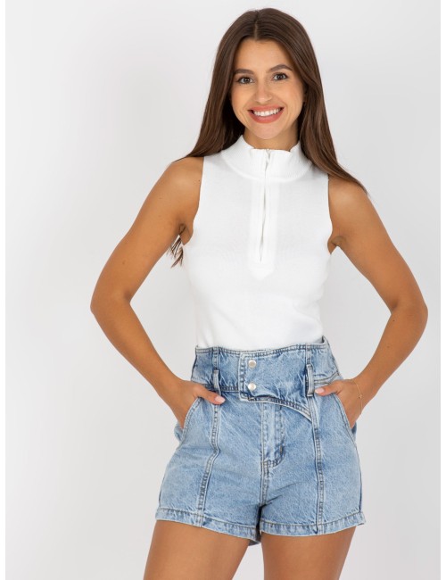 Niebieskie szorty jeansowe damskie high waist z efektem sprania