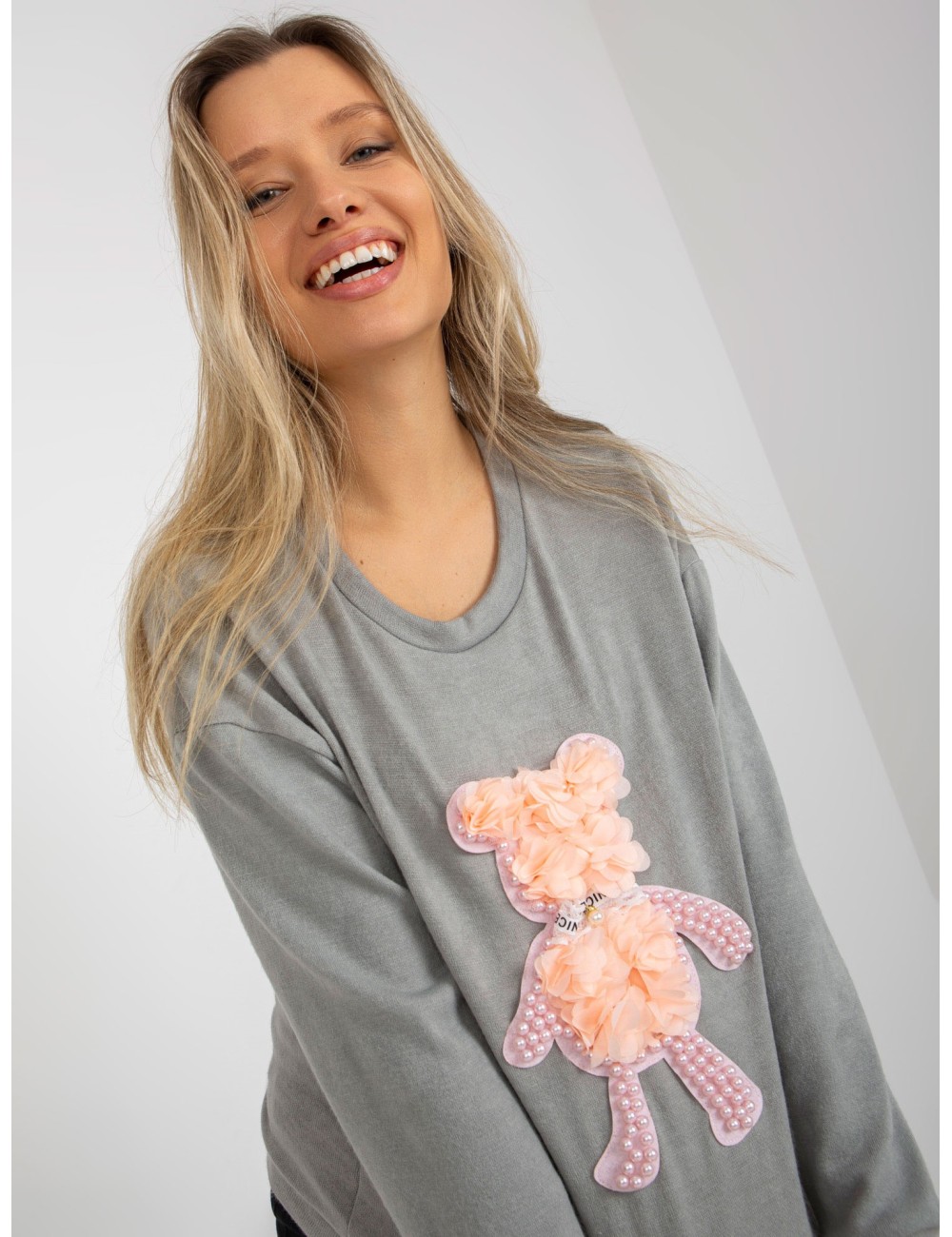 Damski sweter klasyczny z aplikacją 3D