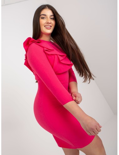 Koktajlowa sukienka plus size z rękawem 3/4
