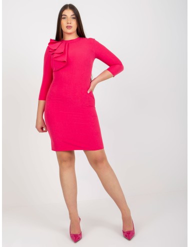 Koktajlowa sukienka plus size z rękawem 3/4