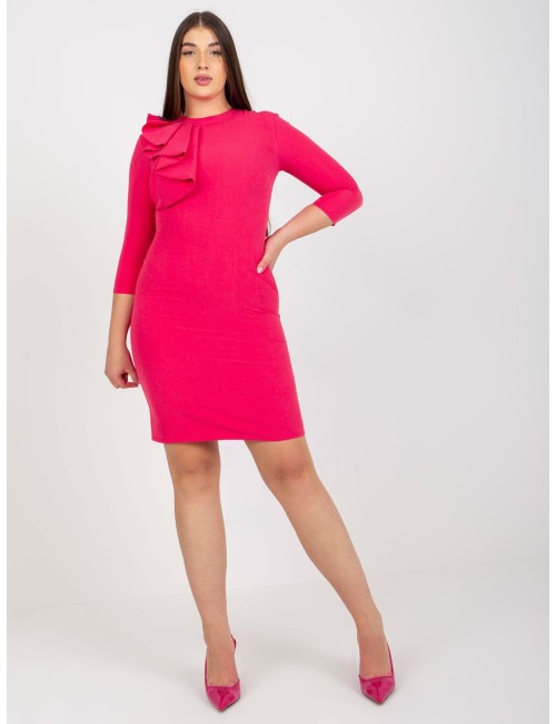 Koktajlowa sukienka plus size z rękawem 3/4