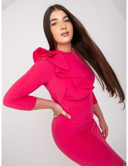 Koktajlowa sukienka plus size z rękawem 3/4