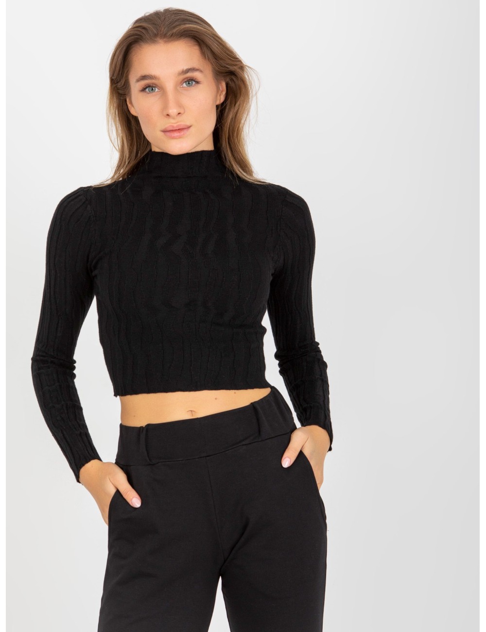 Krótki sweter ze stójką z wiskozą