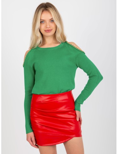 Sweter z odkrytymi ramionami i łańcuszkami