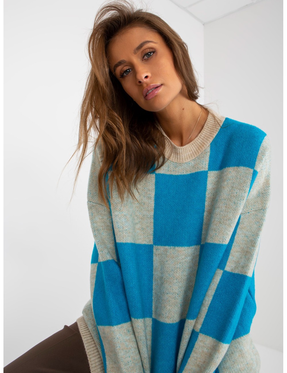 Damski sweter oversize w kratę
