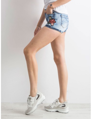 Denimowe szorty z naszywkami