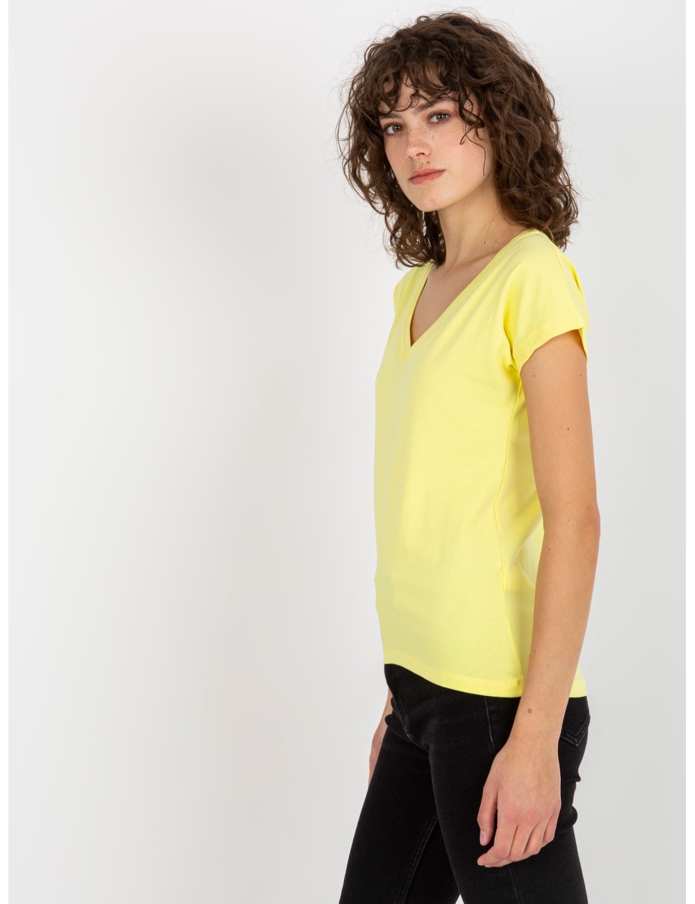 Klasyczny t-shirt basic z dekoltem w serek