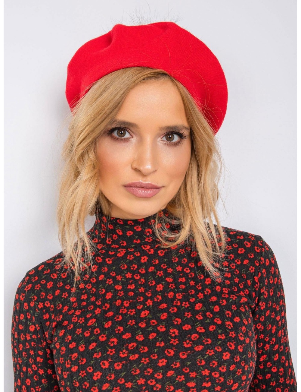 Beret z pomponem
