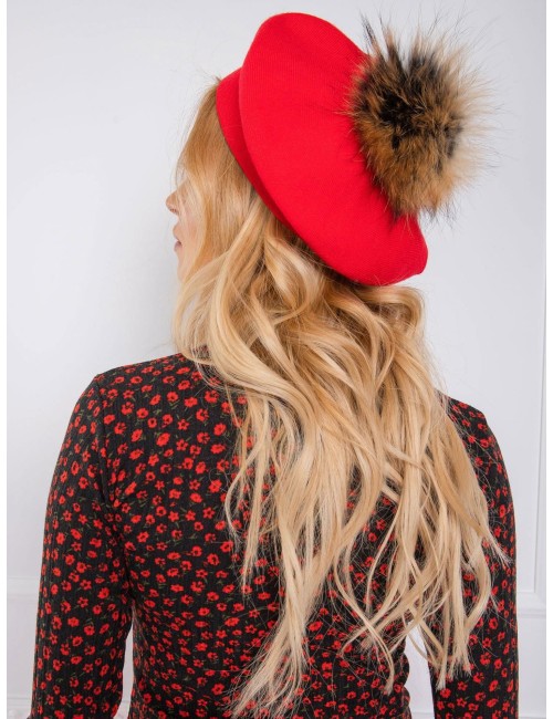 Beret z pomponem