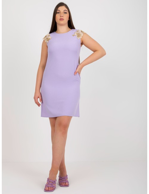 Elegancka sukienka plus size z koronką
