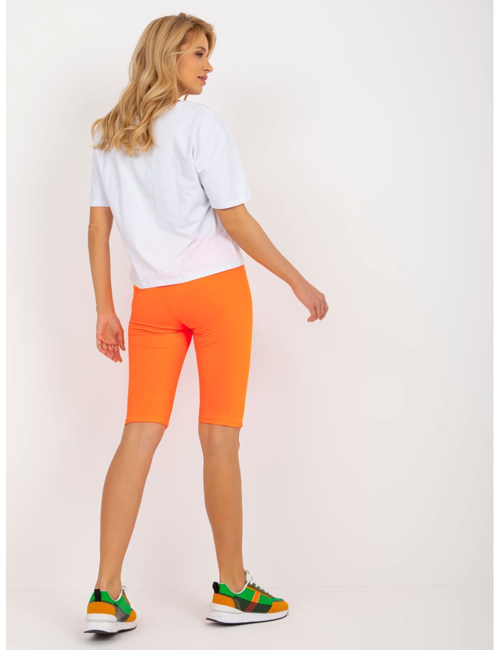 Biało-fluo komplet letni z t-shirtem z napisem