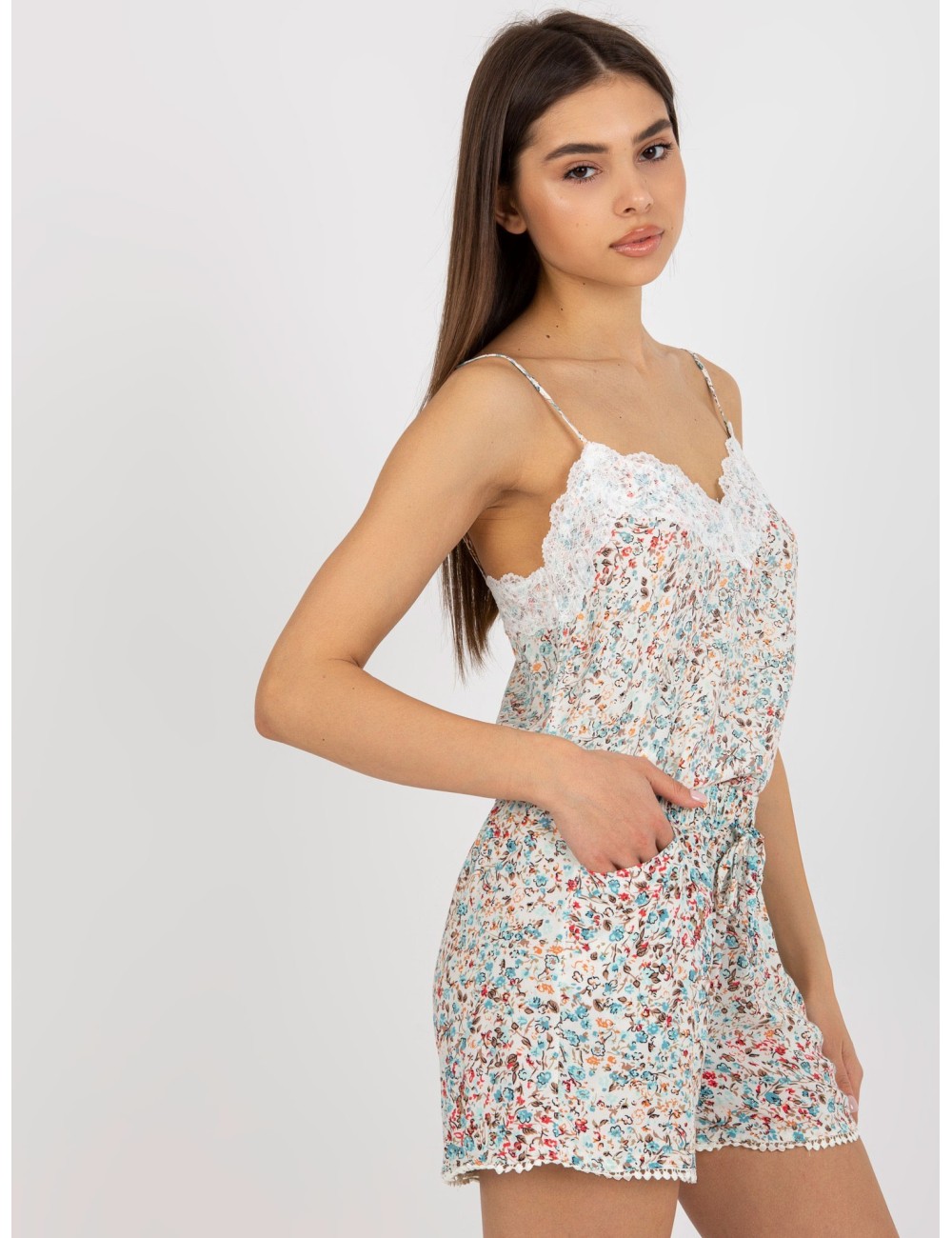 Białe letnie szorty casualowe w kwiaty FRESH MADE