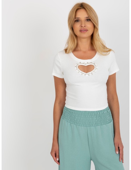 Krótki t-shirt z aplikacją i wycięciem