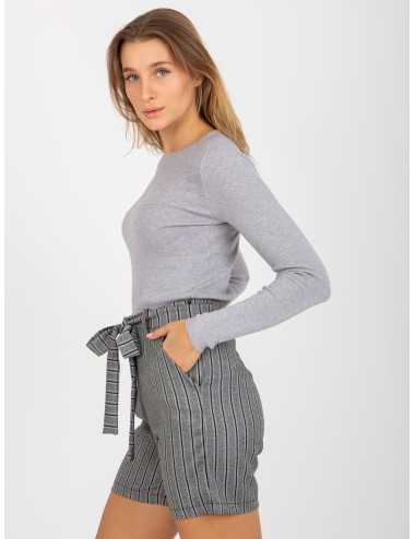 Szare damskie szorty eleganckie w paski z kieszeniami