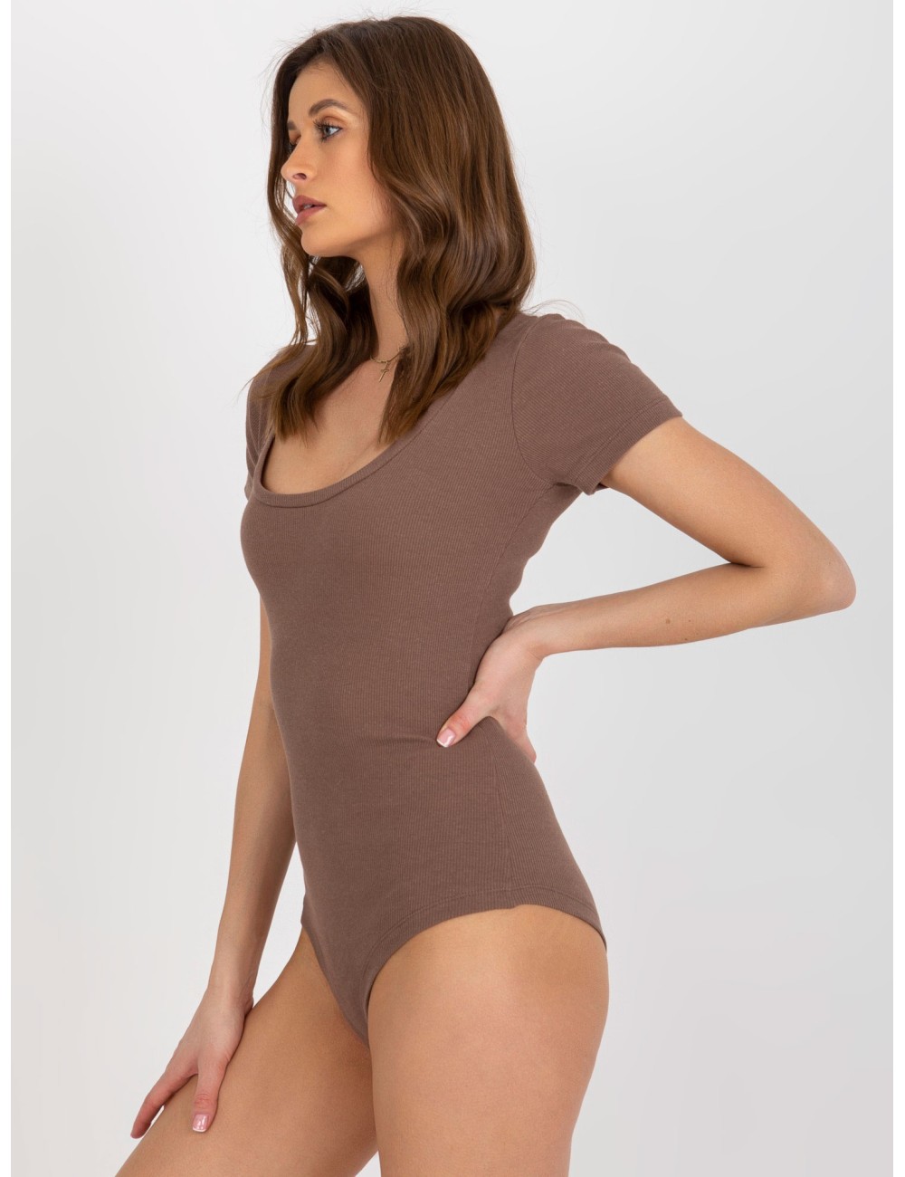 Prążkowane body basic z okrągłym dekoltem