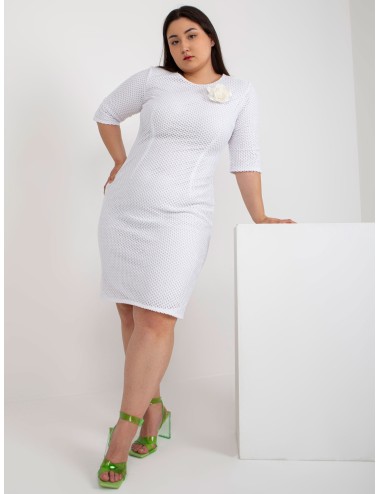 Prosta sukienka plus size z kwiatem