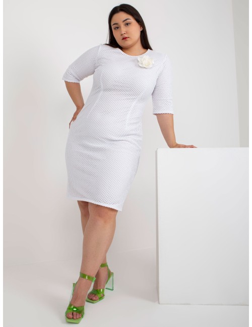 Prosta sukienka plus size z kwiatem