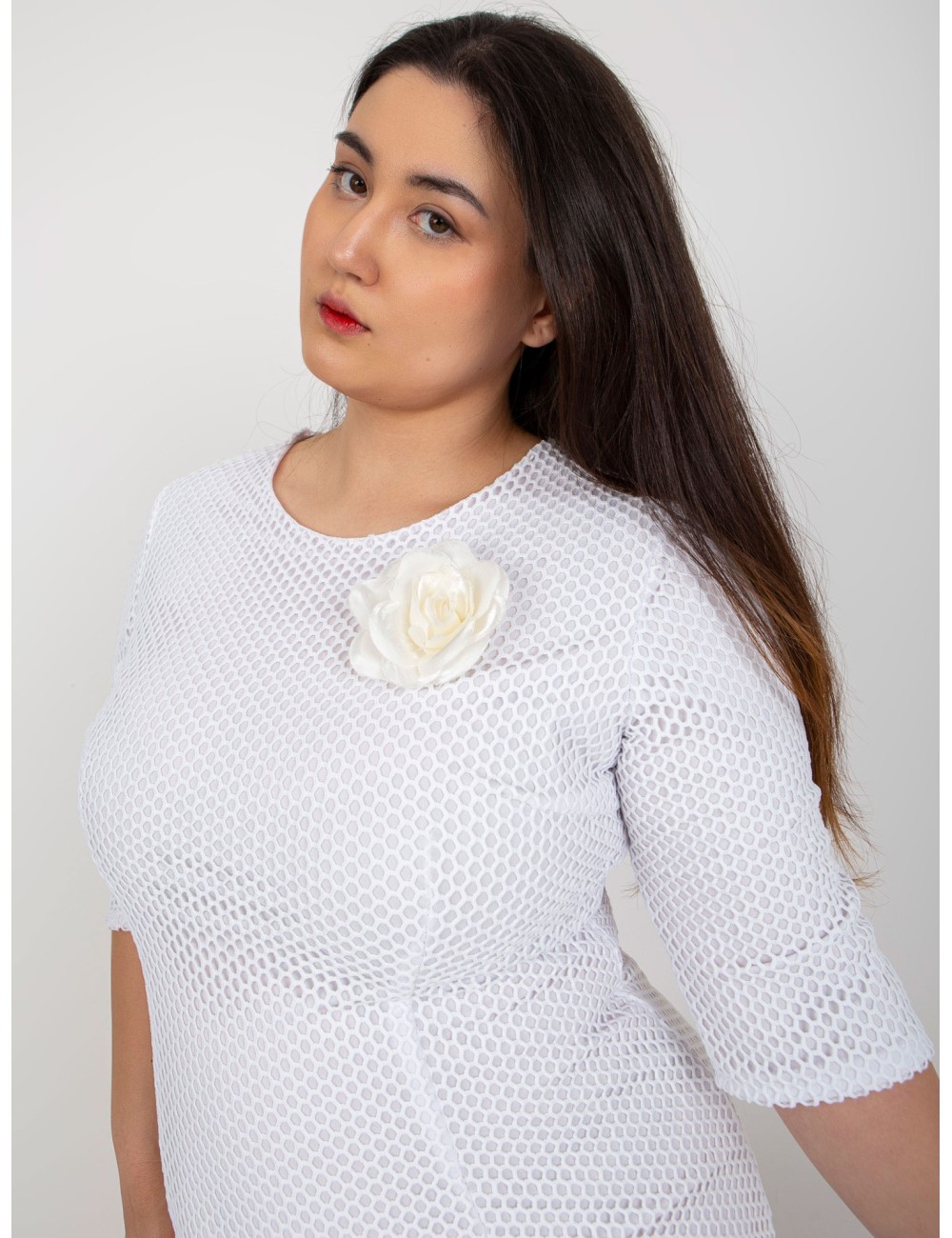 Prosta sukienka plus size z kwiatem