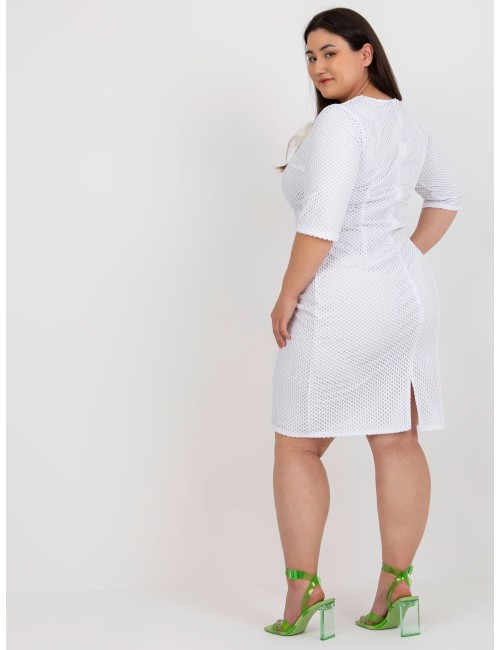 Prosta sukienka plus size z kwiatem