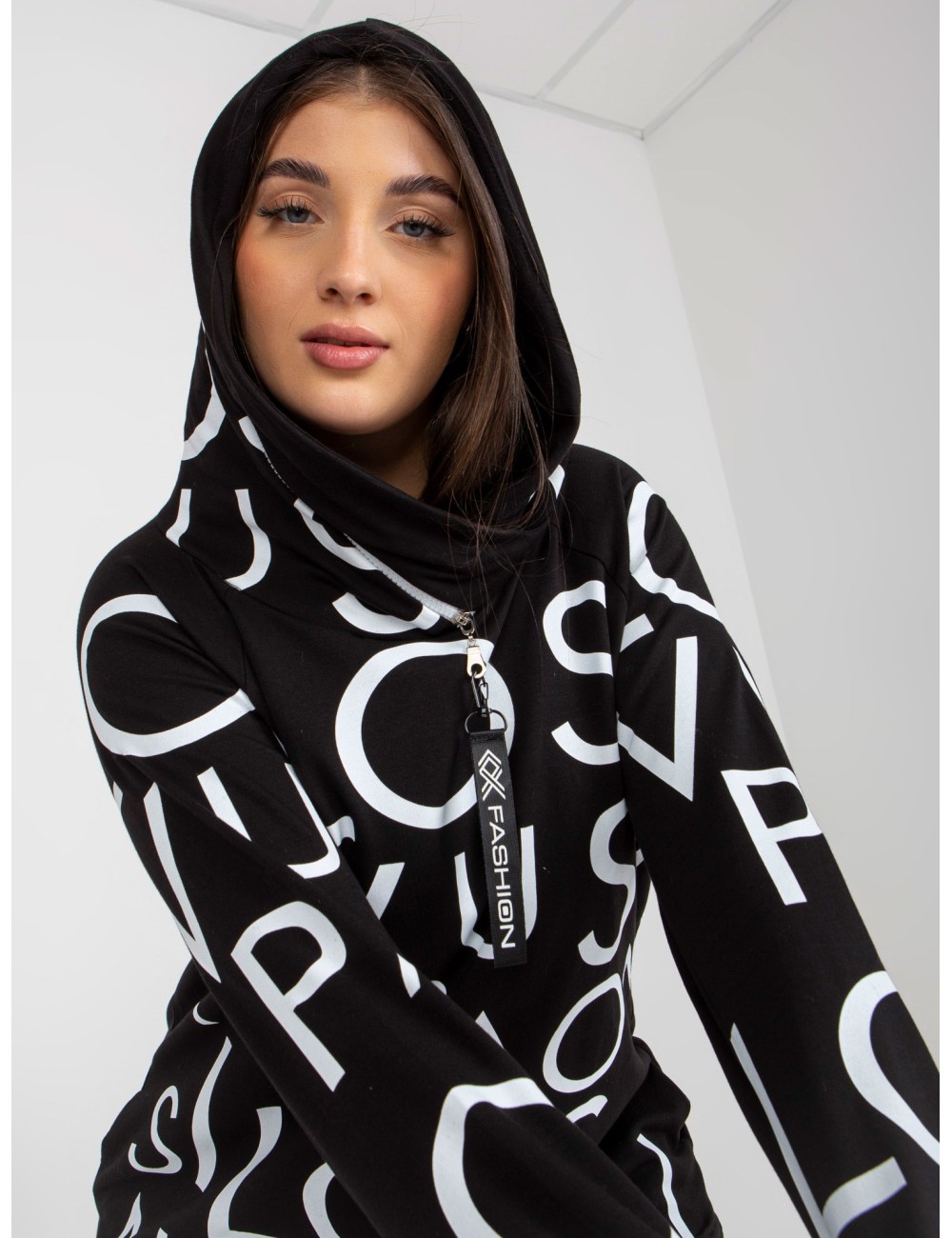 Damska bluza plus size z kapturem i literami