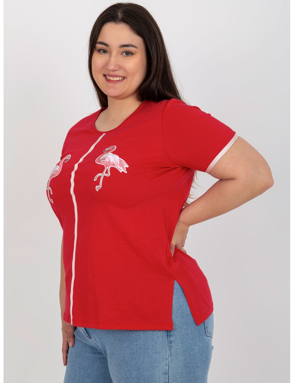 Damski t-shirt plus size z naszywkami