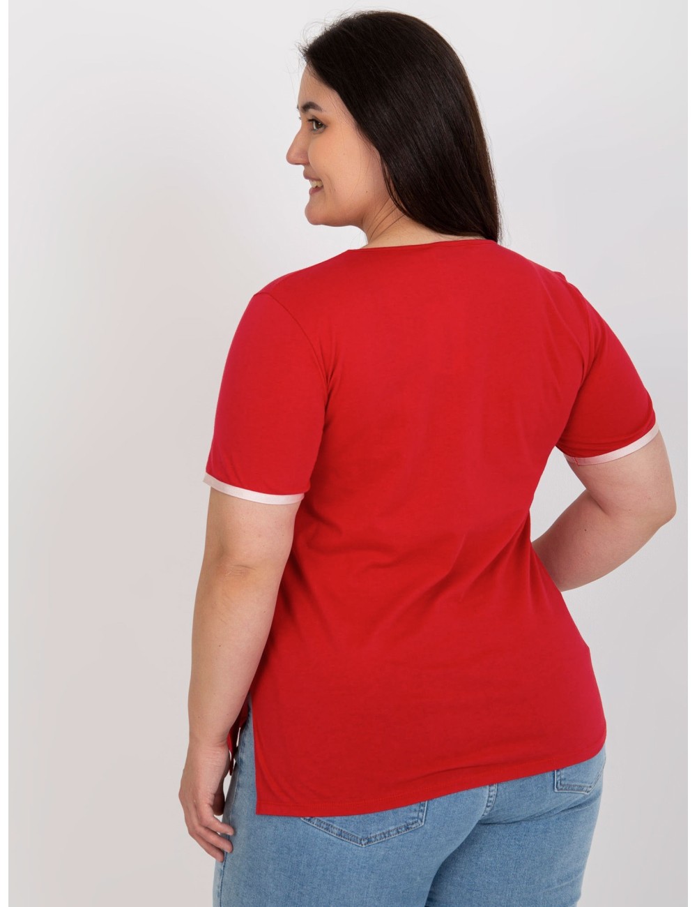 Damski t-shirt plus size z naszywkami