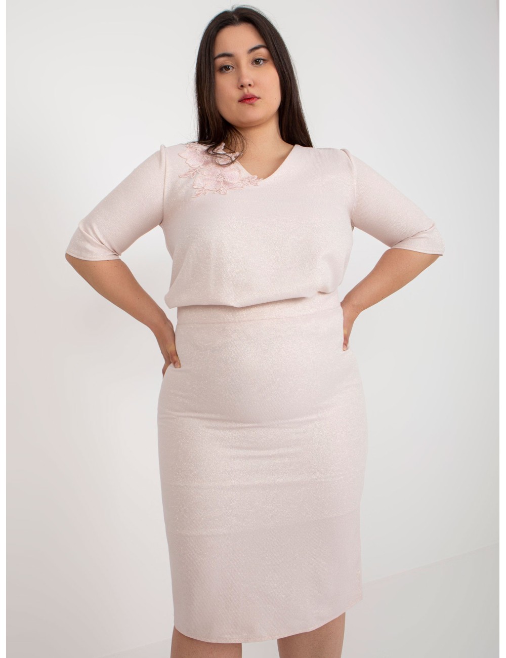 Jasnobrzoskwiniowa ołówkowa spódnica plus size