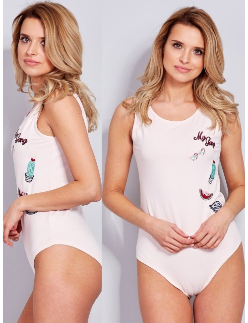 Body bawełniane z ozdobnymi naszywkami