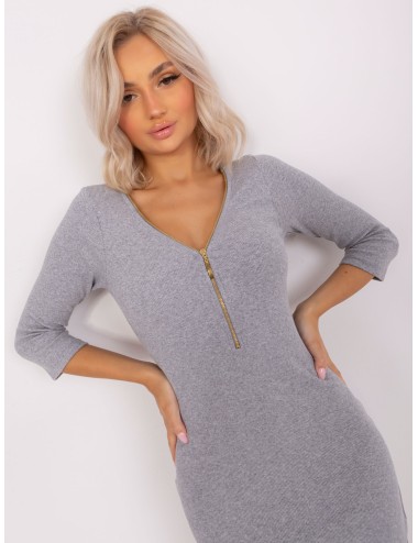 Dopasowana sukienka basic w prążek
