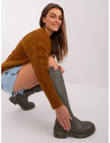 Klasyczny sweter z warkoczami