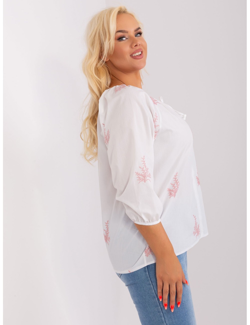 Biało-bródnoróżowa bluzka plus size we wzory
