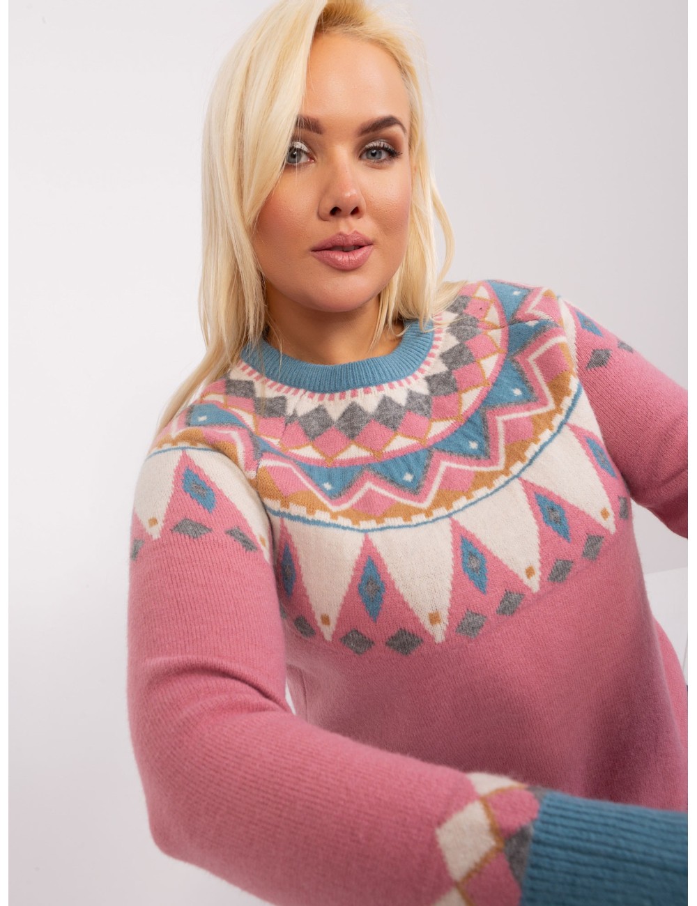 Brudnoróżowy damski sweter plus size we wzory