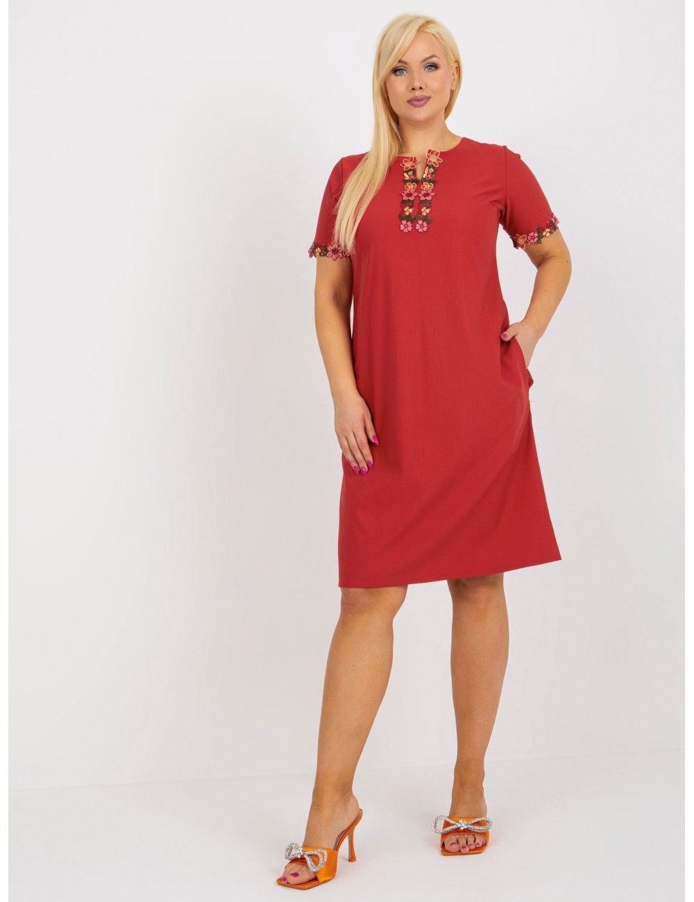 Bawełniana sukienka plus size z koronką