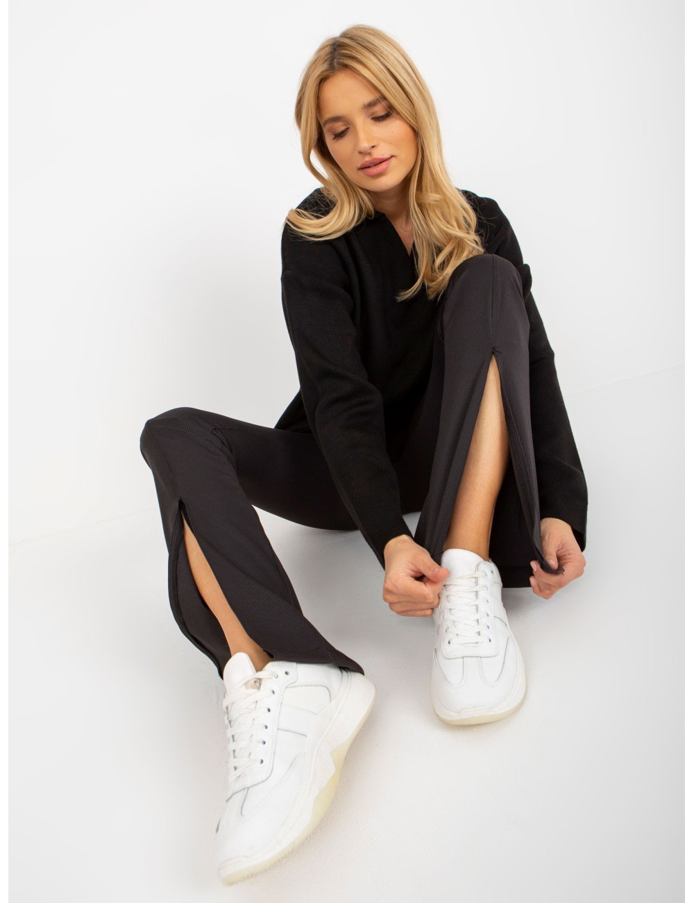 Prążkowane legginsy z rozcięciami