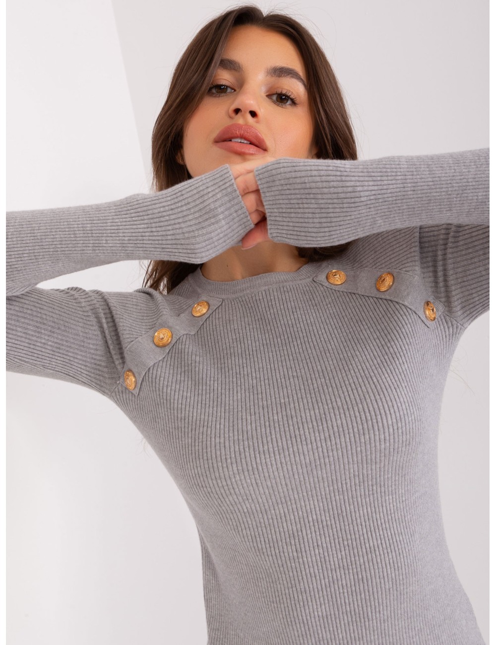 Sweter klasyczny z ozdobnymi guzikami