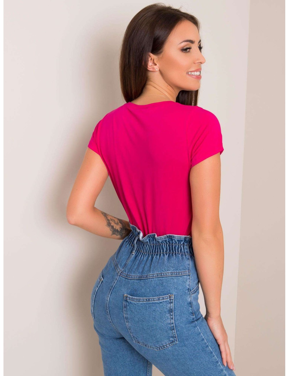 T-shirt w serek