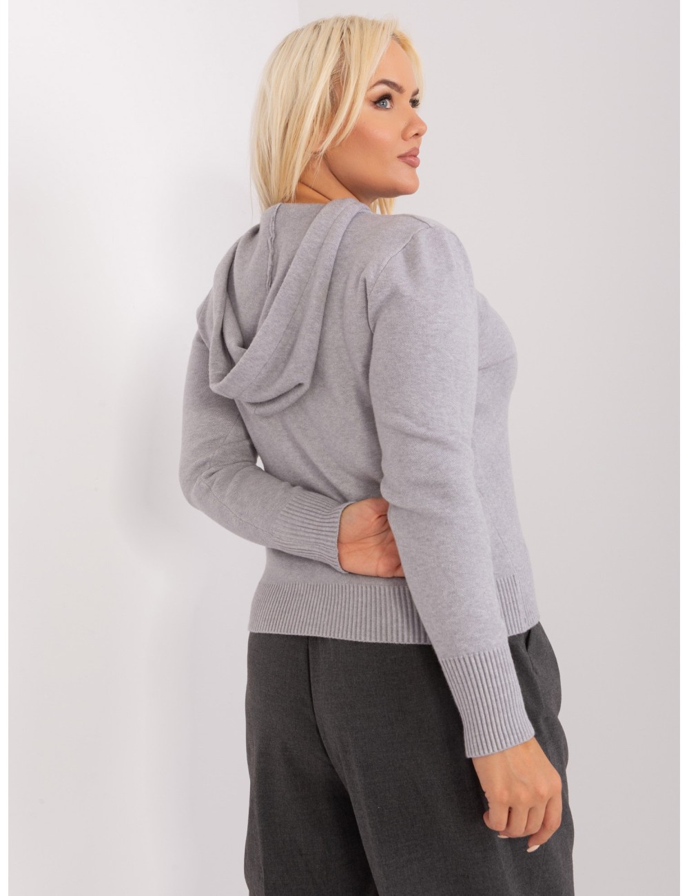 Sweter plus size z troczkami