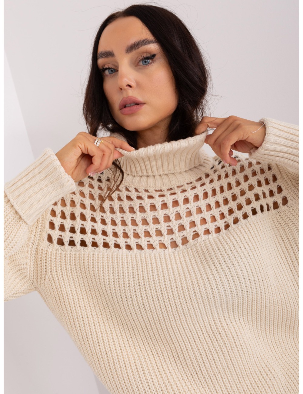 Dzianinowy sweter z golfem