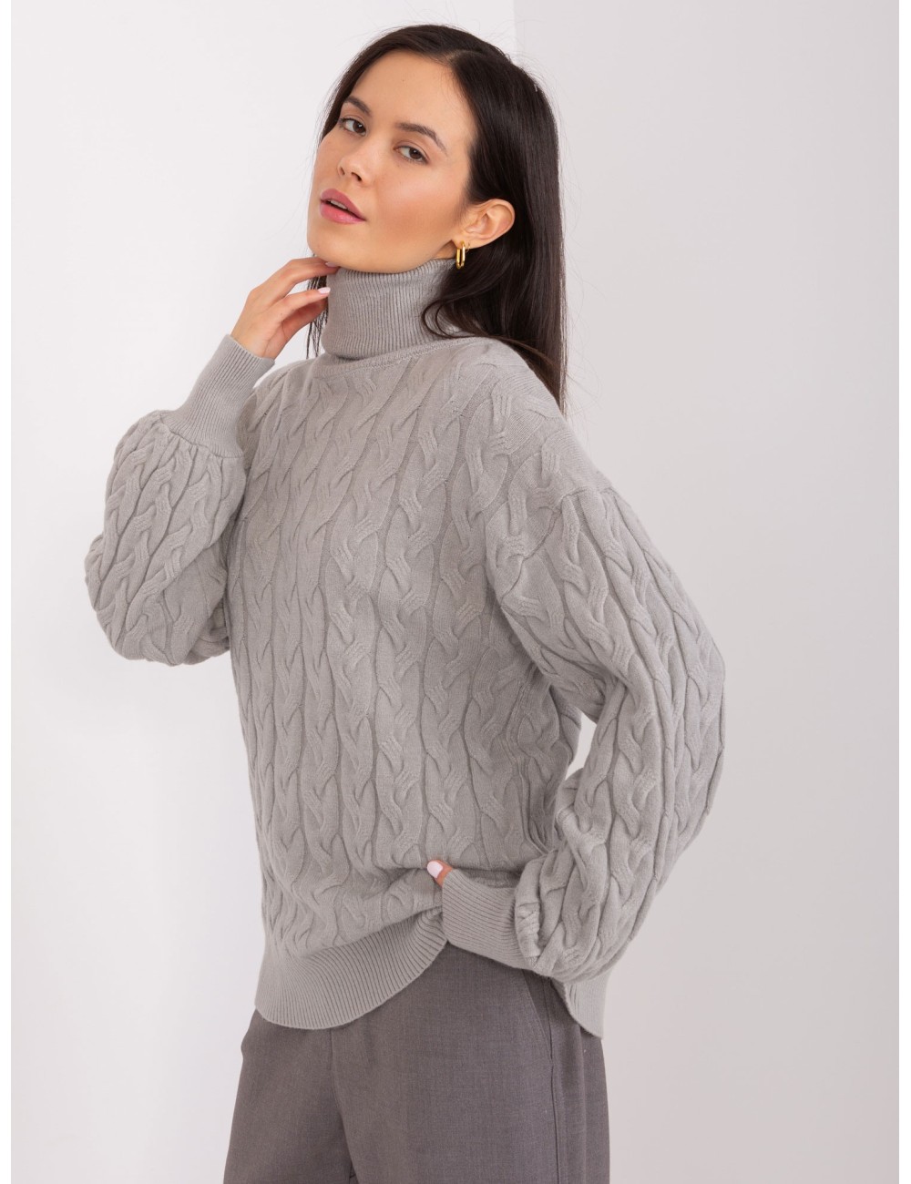 Sweter z golfem z dodatkiem wiskozy