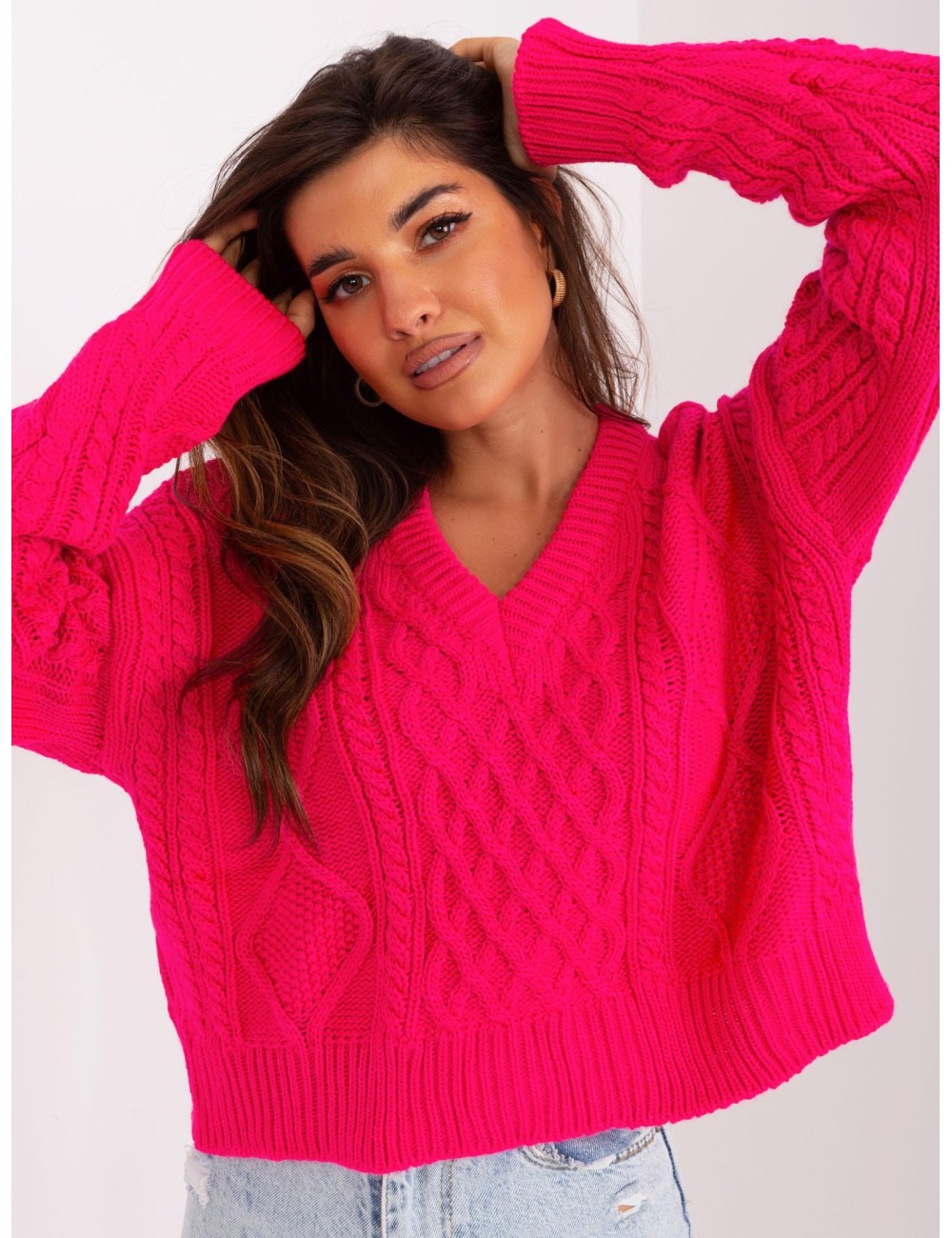 Krótki sweter z warkoczami