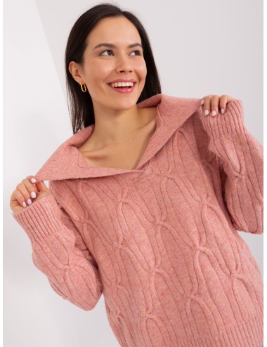 Dzianinowy sweter w warkocze