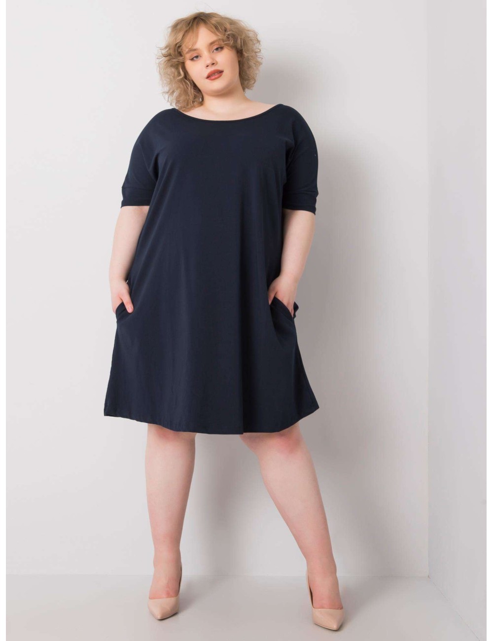 Brudnoróżowa luźna sukienka plus size